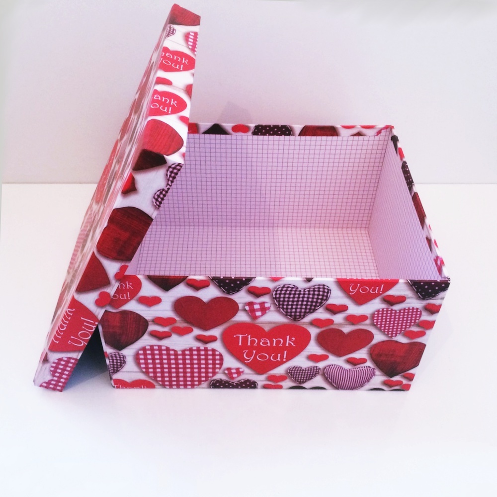 Kalp Desenli Dikdörtgen Hediye Kutusu Büyük Boy