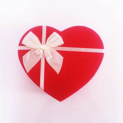 Sevgiliye Özel Kalp Kutuda Sürpriz Hediyeler