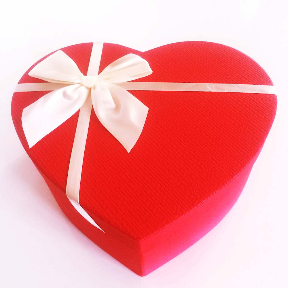 Sevgiliye Özel Kalp Kutuda Sürpriz Hediyeler