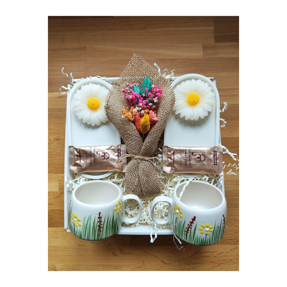 İkili Fincan , İkli Sunum Tabağı, İki Adet Papatya, Kuru Çiçek, Kahve Hediye Seti