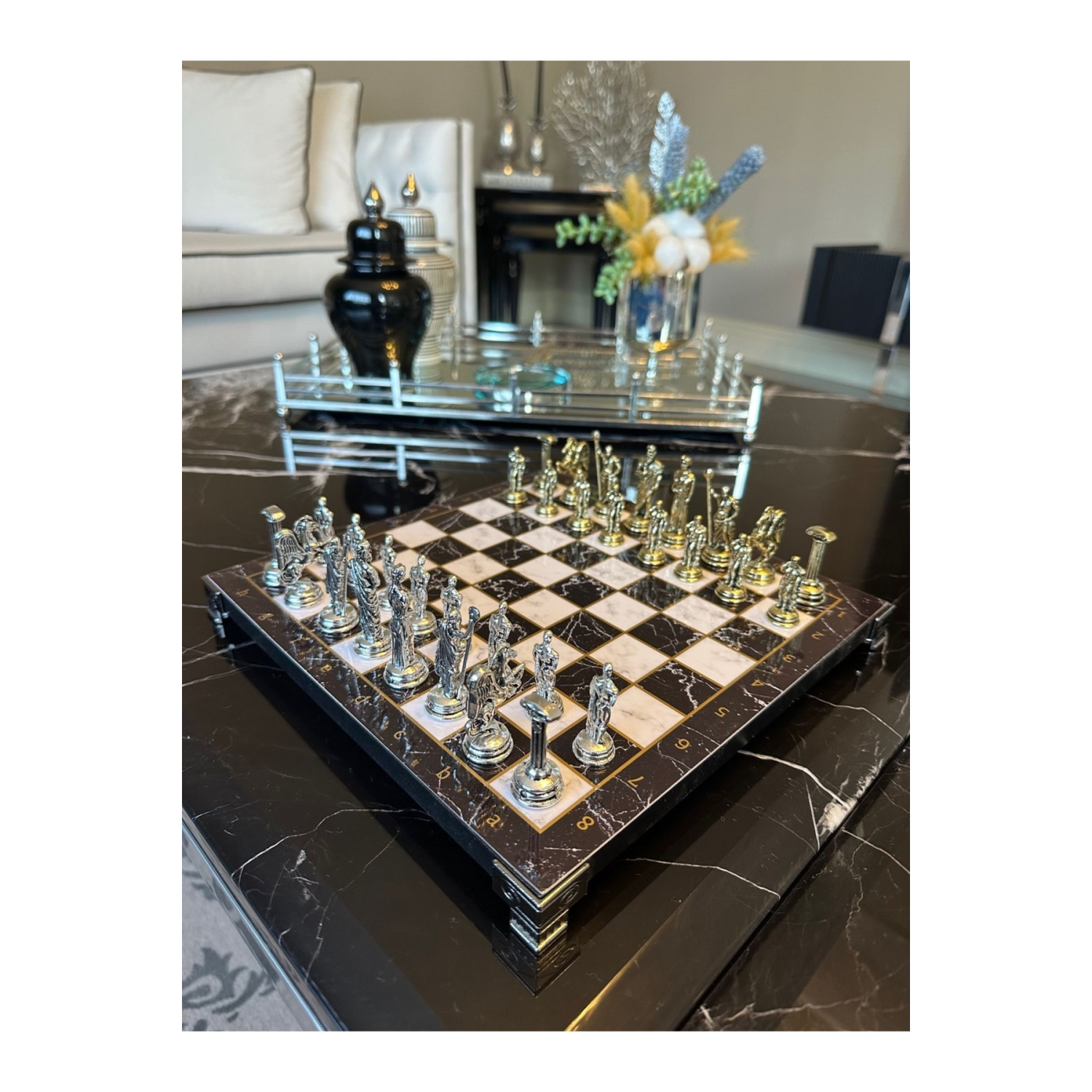 Roma Figürlü Döküm Taşlı Ayaklı Tablalı Satranç Seti.