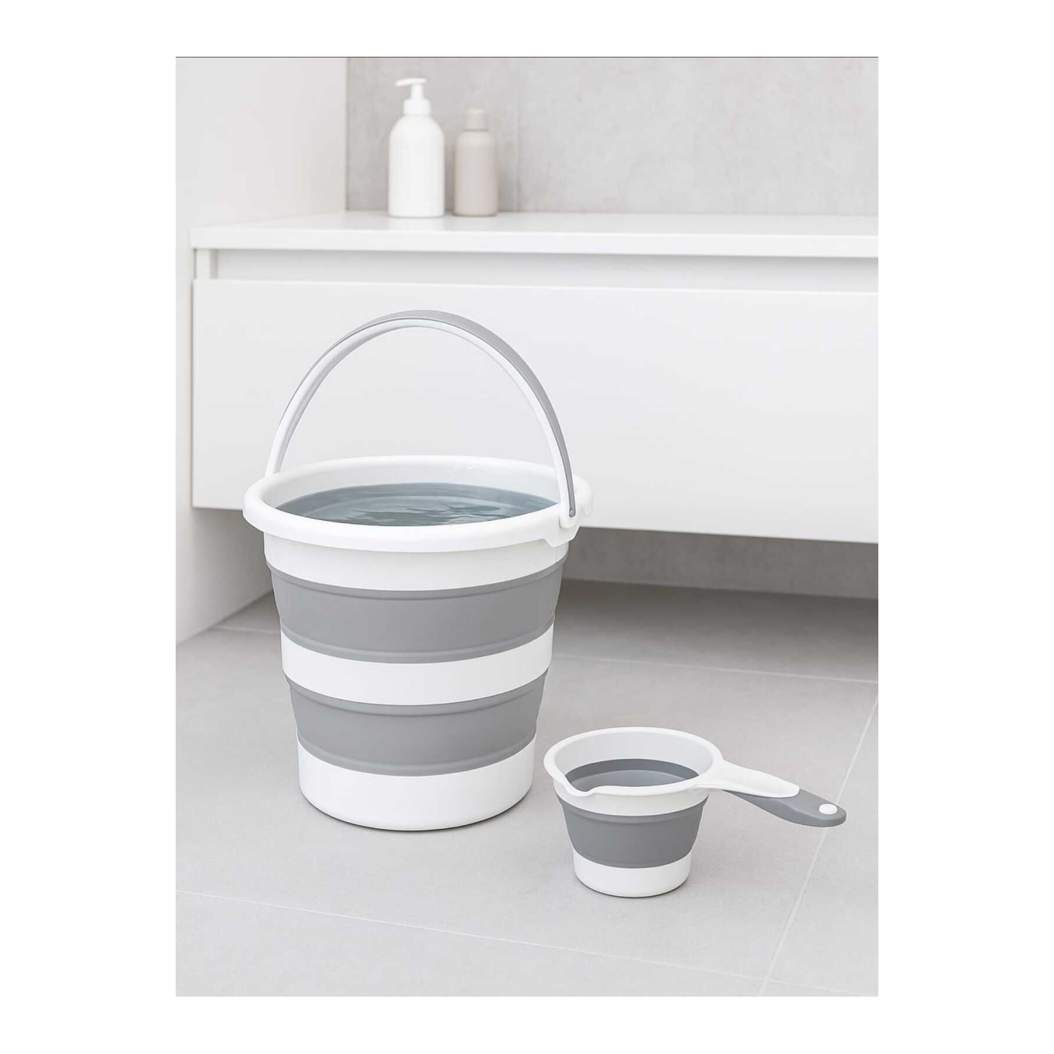 Gri Katlanabilir Kova Ve Gri Katlanabilir Maşrapa