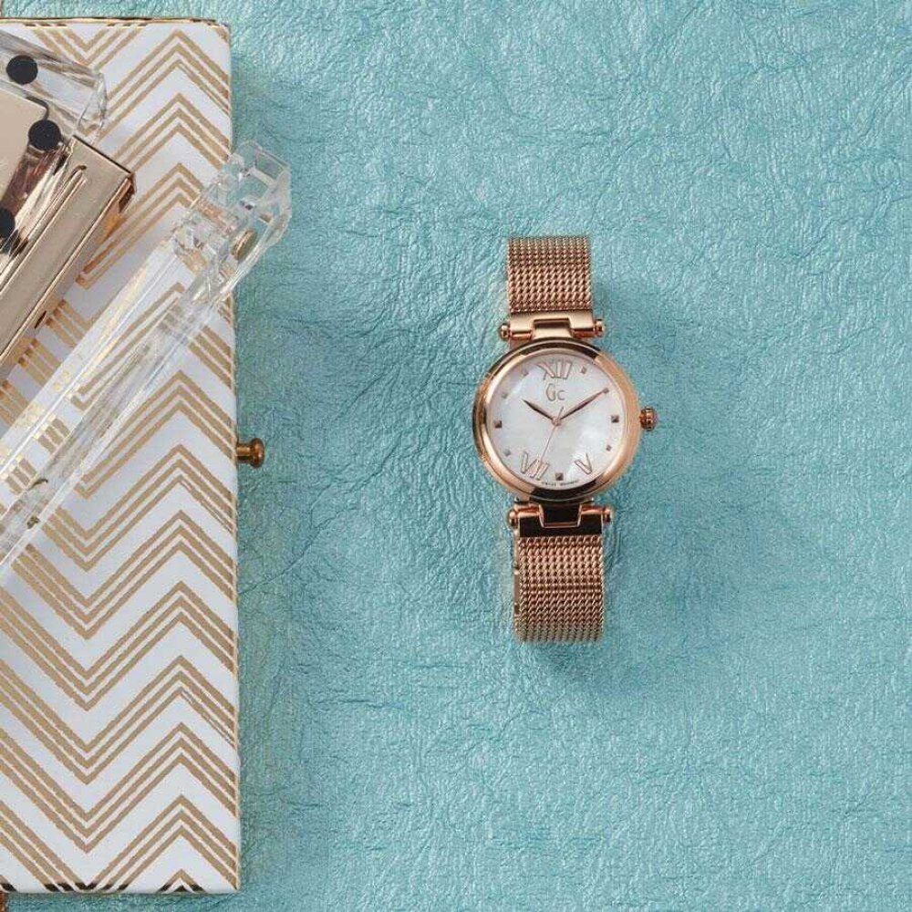 Guess Collection GCY31002L1 Kadın Kol Saati